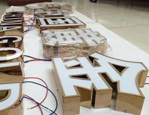 西昌最常见的几种发光字